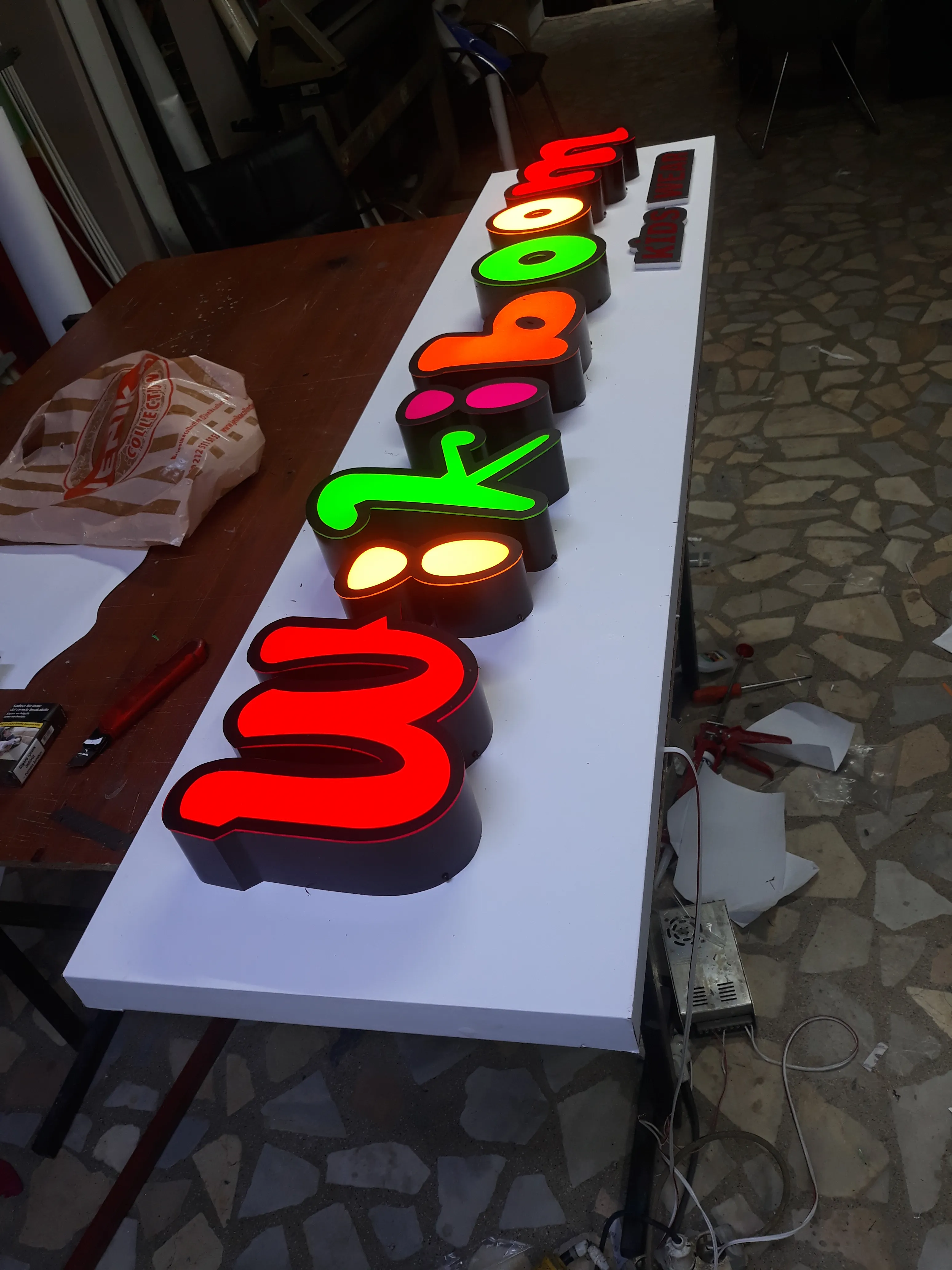 Işıklı Kabartmalı Tabela Uygulaması