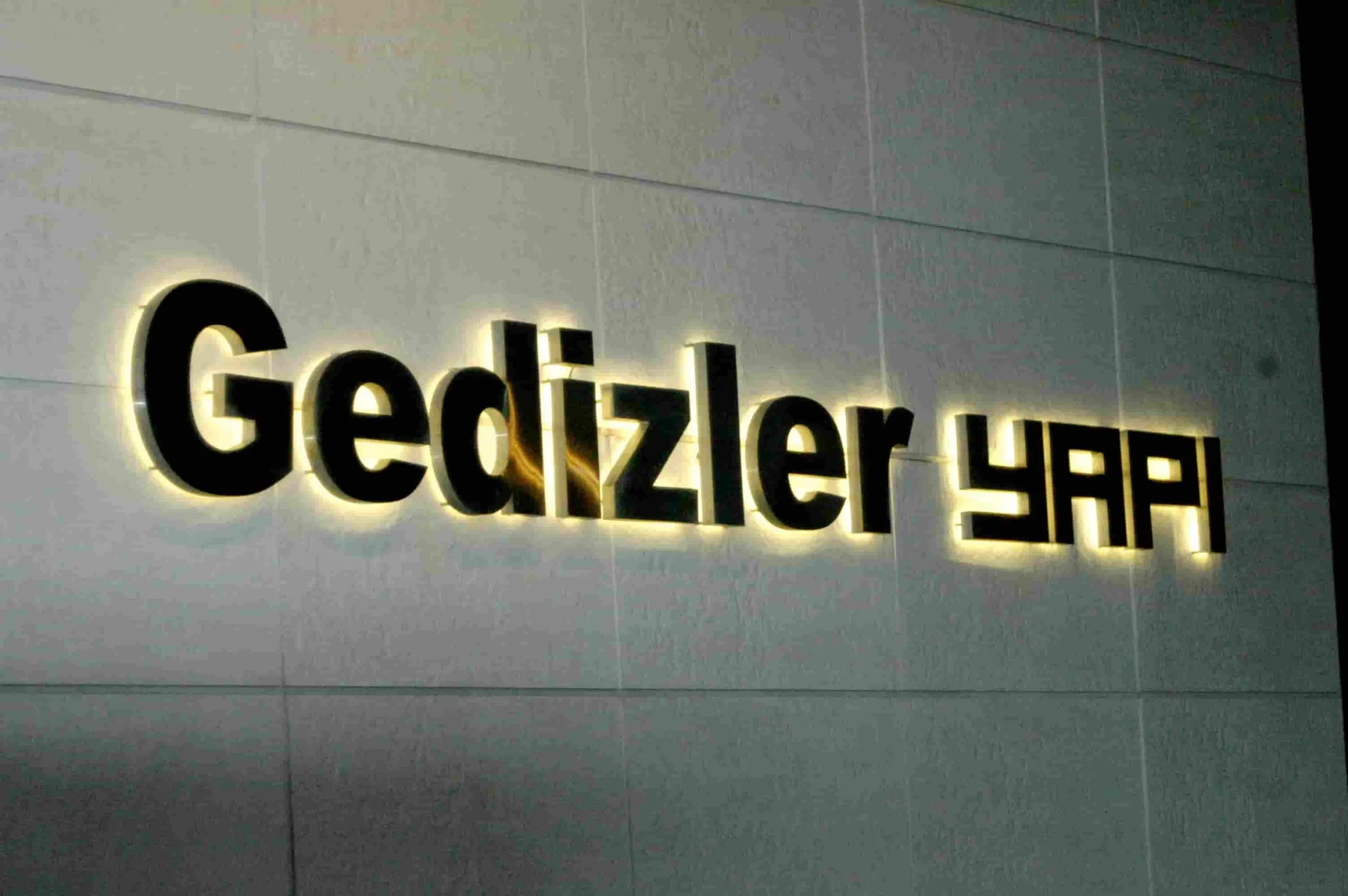 Işıklı Kabartmalı Tabela Çözümleri